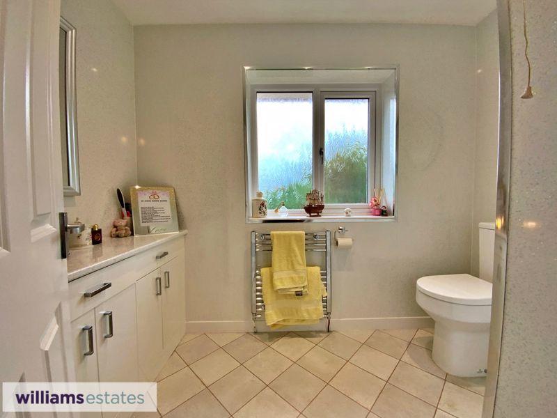 Ensuite toilet