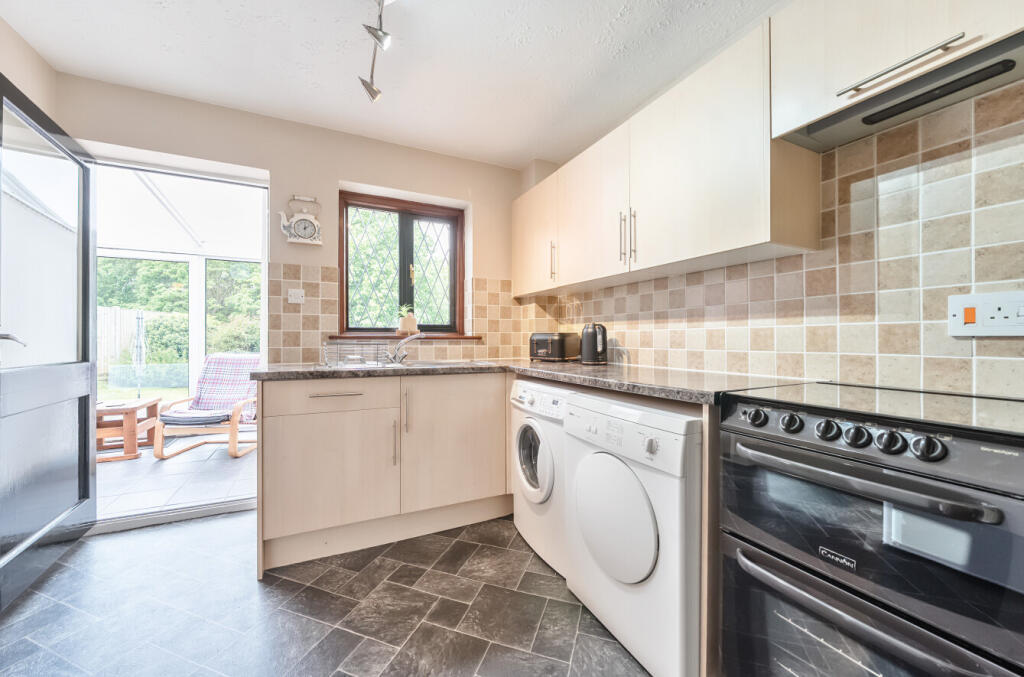 1299307-11-682f94...