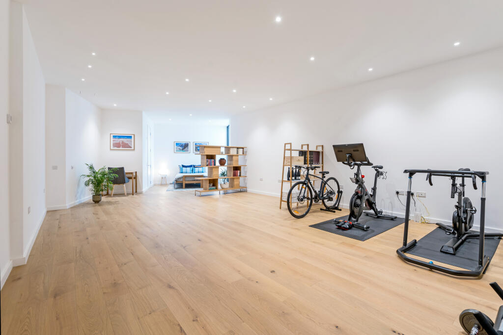 Versatile Lower Ground Floor Space