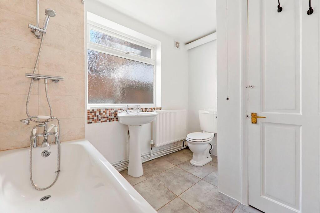 06-270eJHPropWpen - 5 Provincial Terrace - 18-medi
