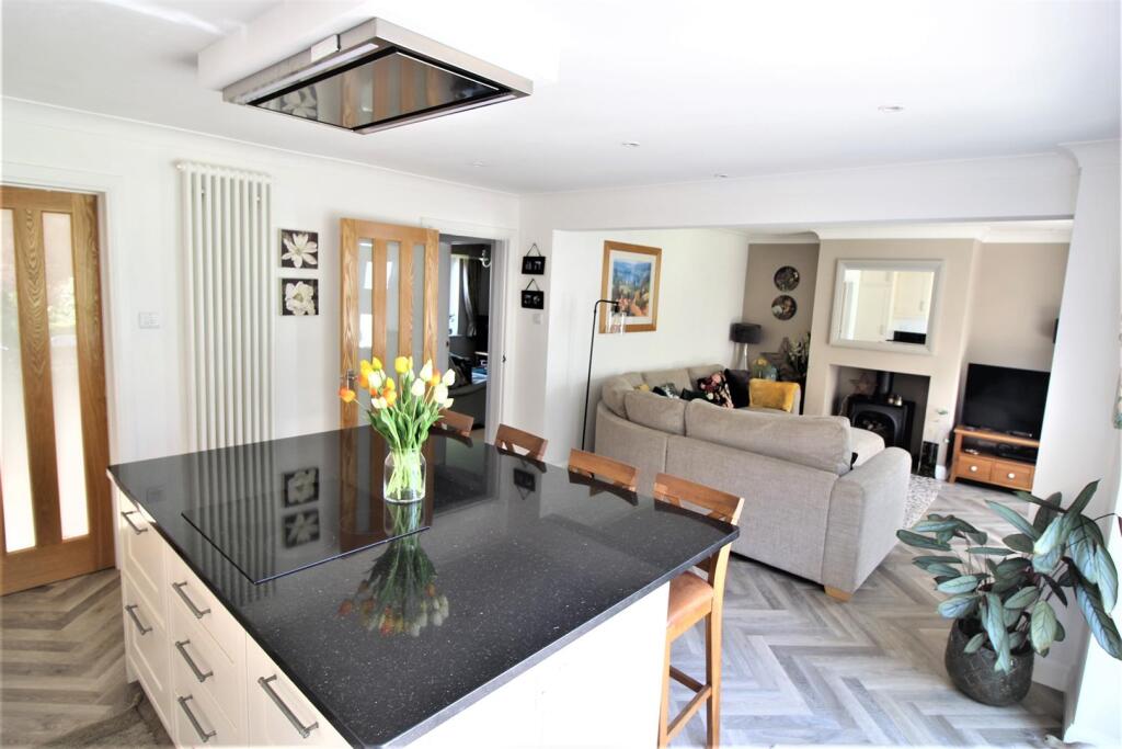 Kitchen/Breakfast Area