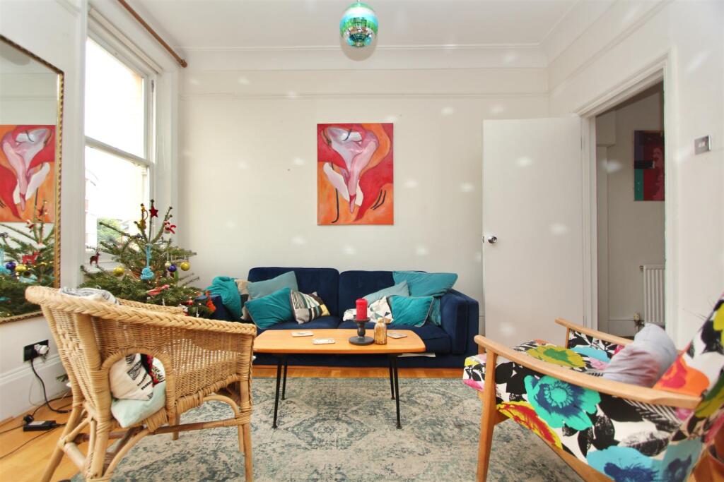 Clissold Crescent, B15