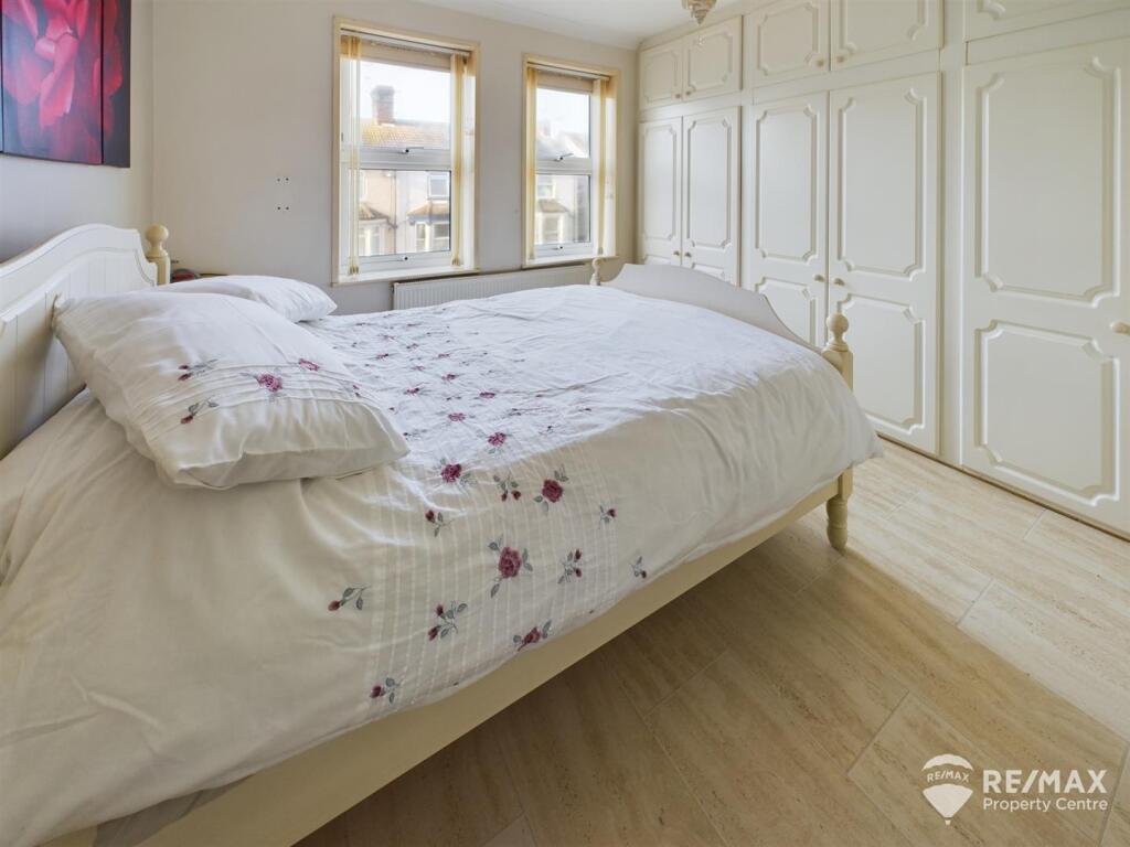 Bedroom 1 (2).jpg