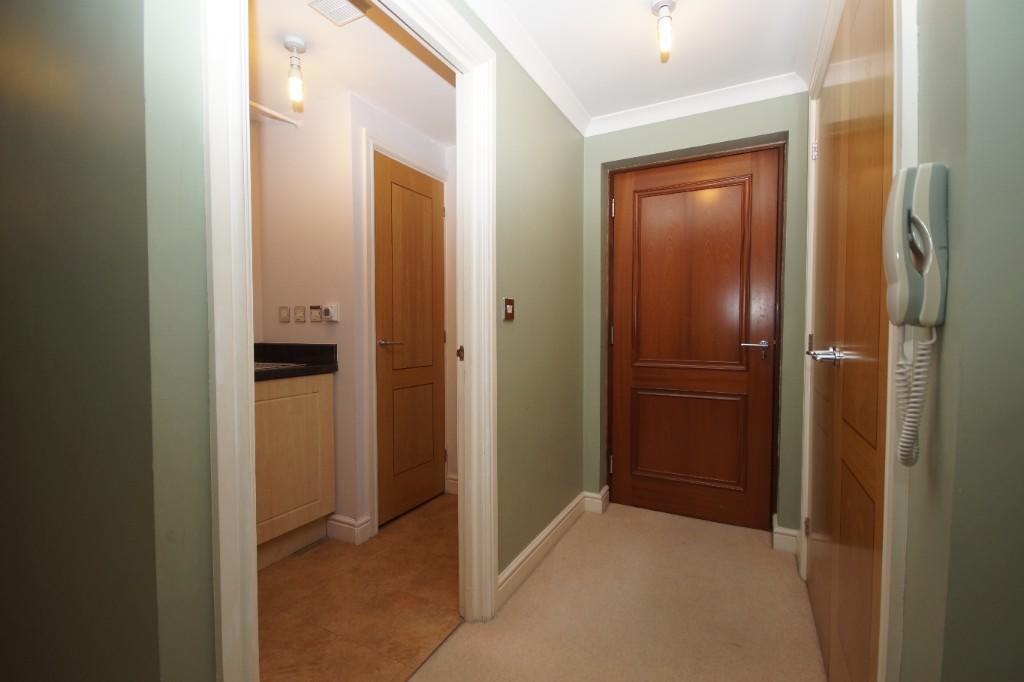 17 Lakelands Court