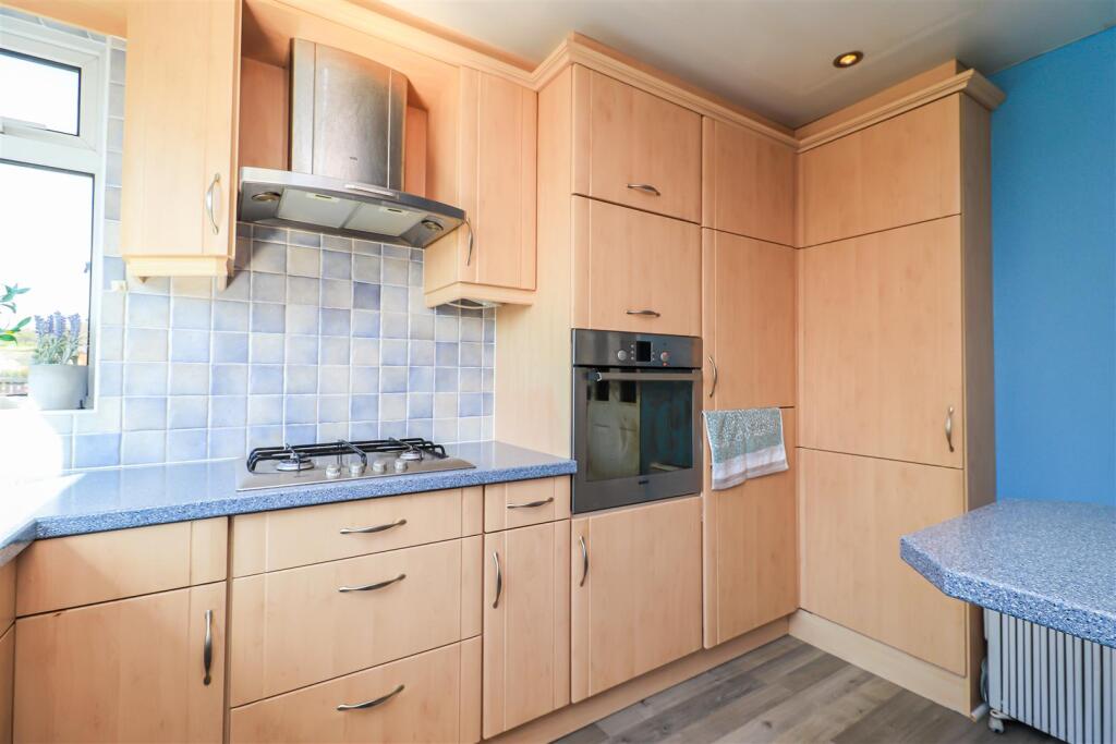 KITCHEN/BREAKFAST ROOM