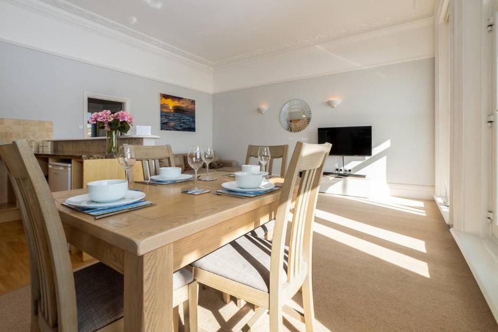 2, 185 Kingsway new 23.6.jpg