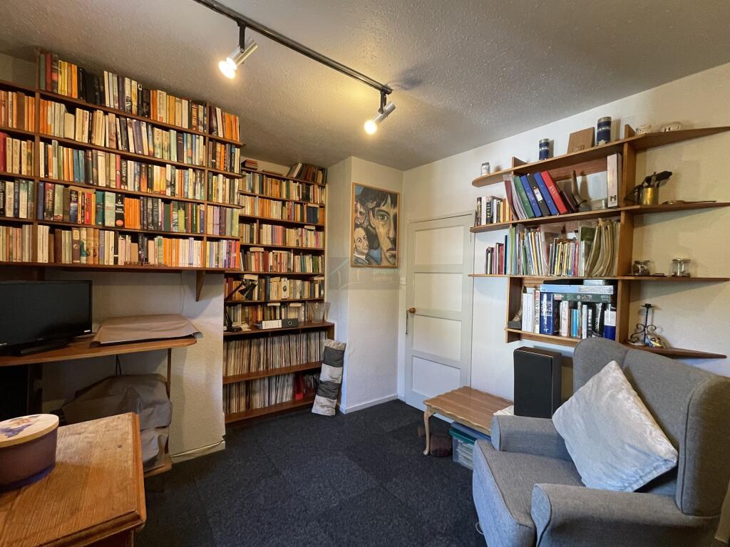 6 Bedroom 4b.JPG
