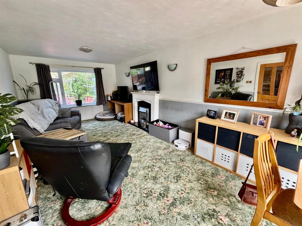 Through Lounge Dinner: