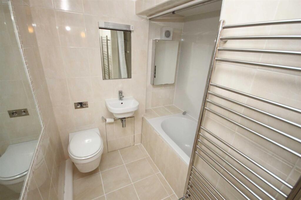 GF flat 113 Hills Road 6.jpg