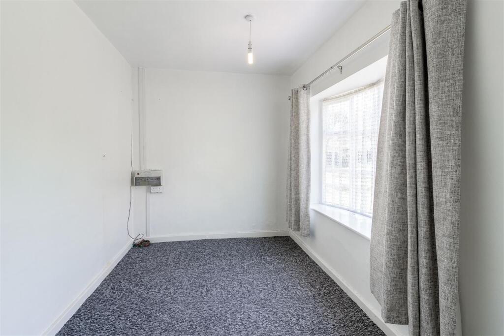 112 Lutterworth Road, Nuneaton 016.jpg