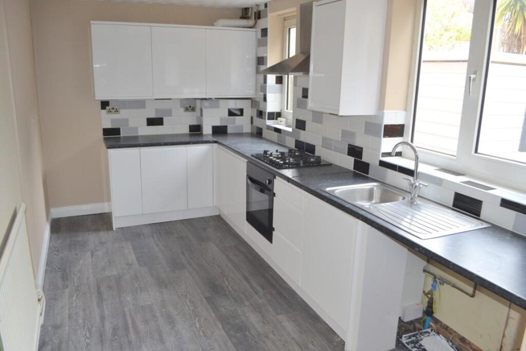 kitchen (Medium).JPG