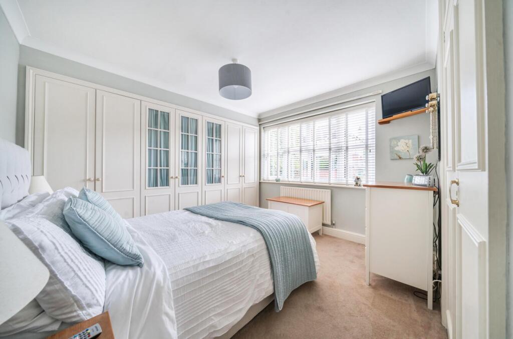 1298544-38-683045...