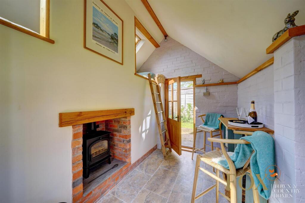 Folly Cottage (49).jpg