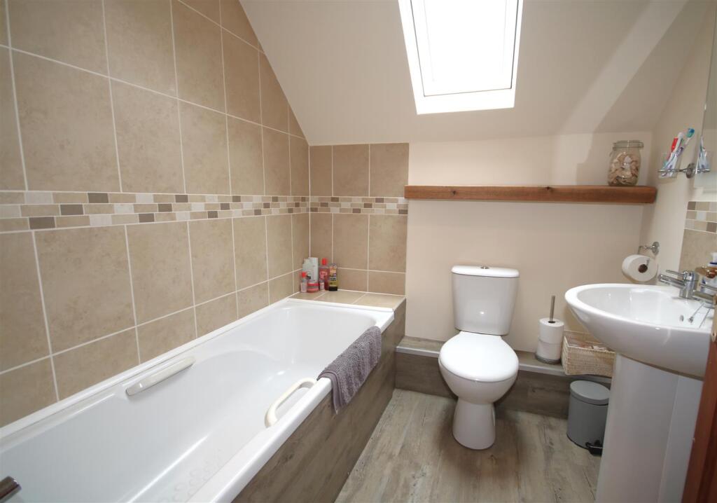 Family Bathroom a.JPG