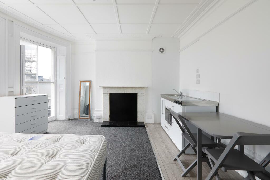 Studio Room