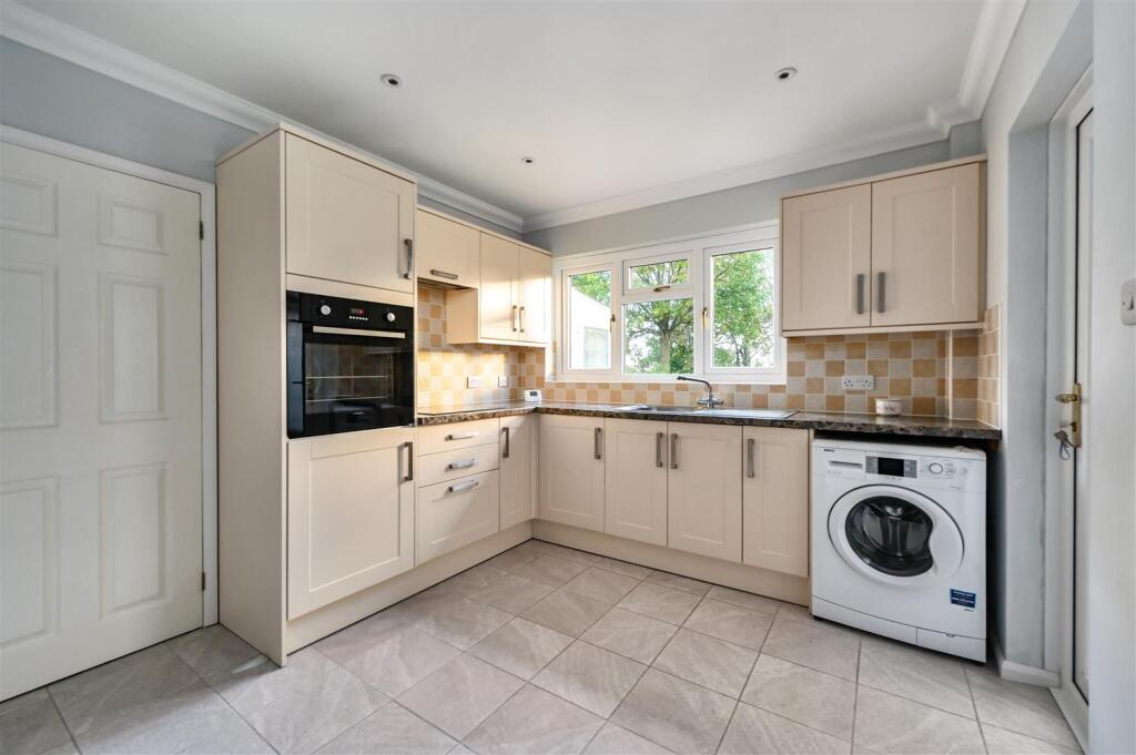 74 Pebsham lane tn40 (15).jpg