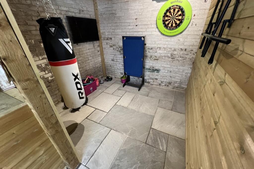 Summer House/Garage
