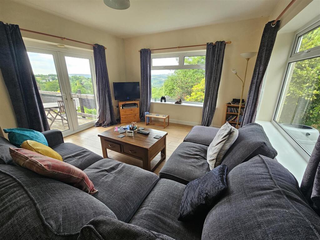 Living Room.jpg