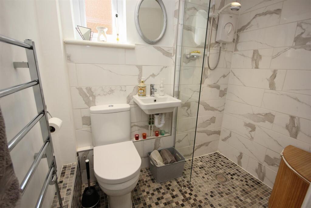 Shower Room.jpg