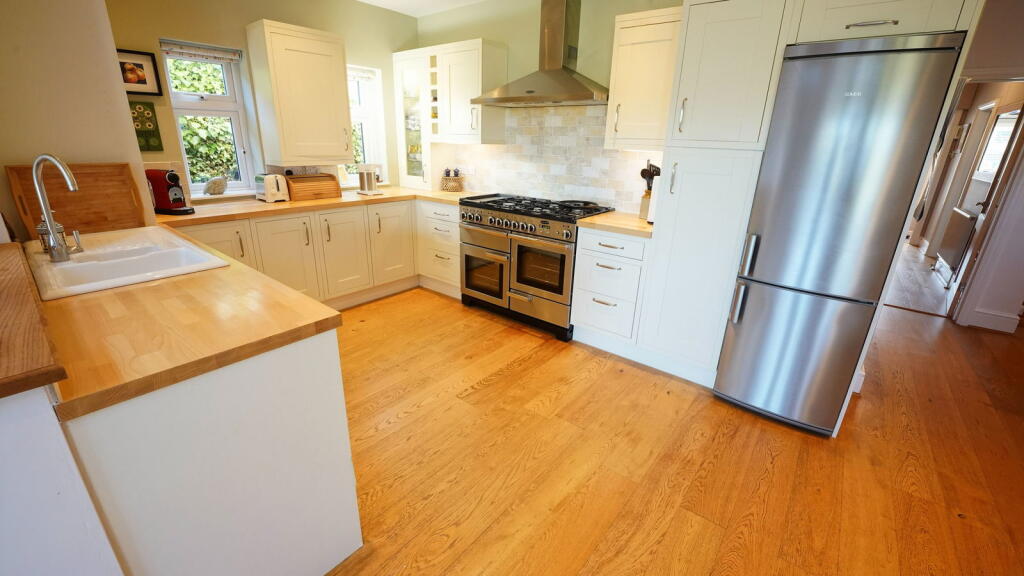 Dark Lane - perfectly placed for all village amenities