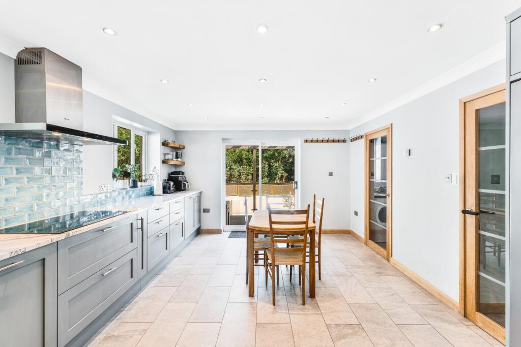 Kitchen breakfast room