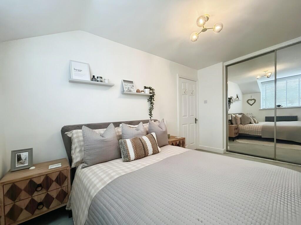 65a96002-WhatsApp...