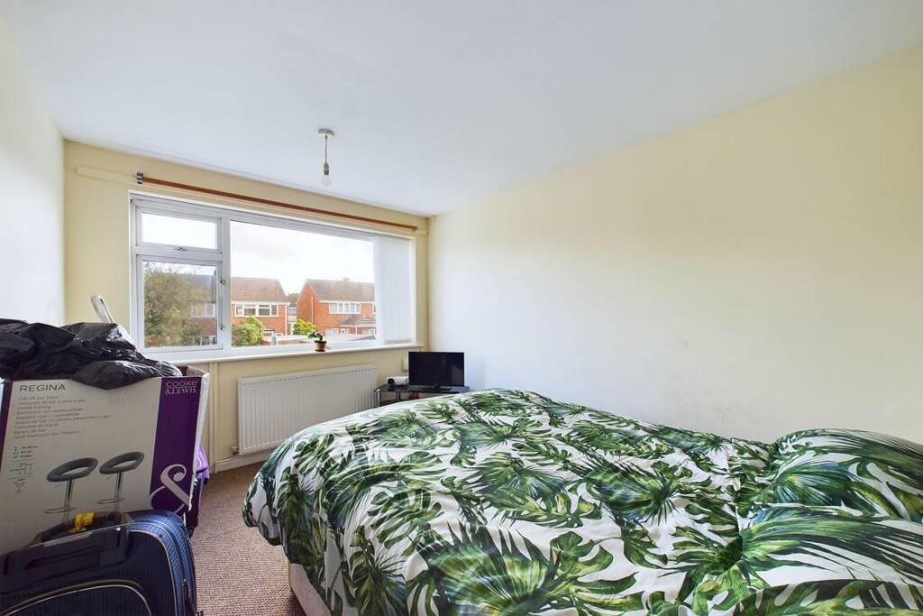 bedroom 2-2.jpg