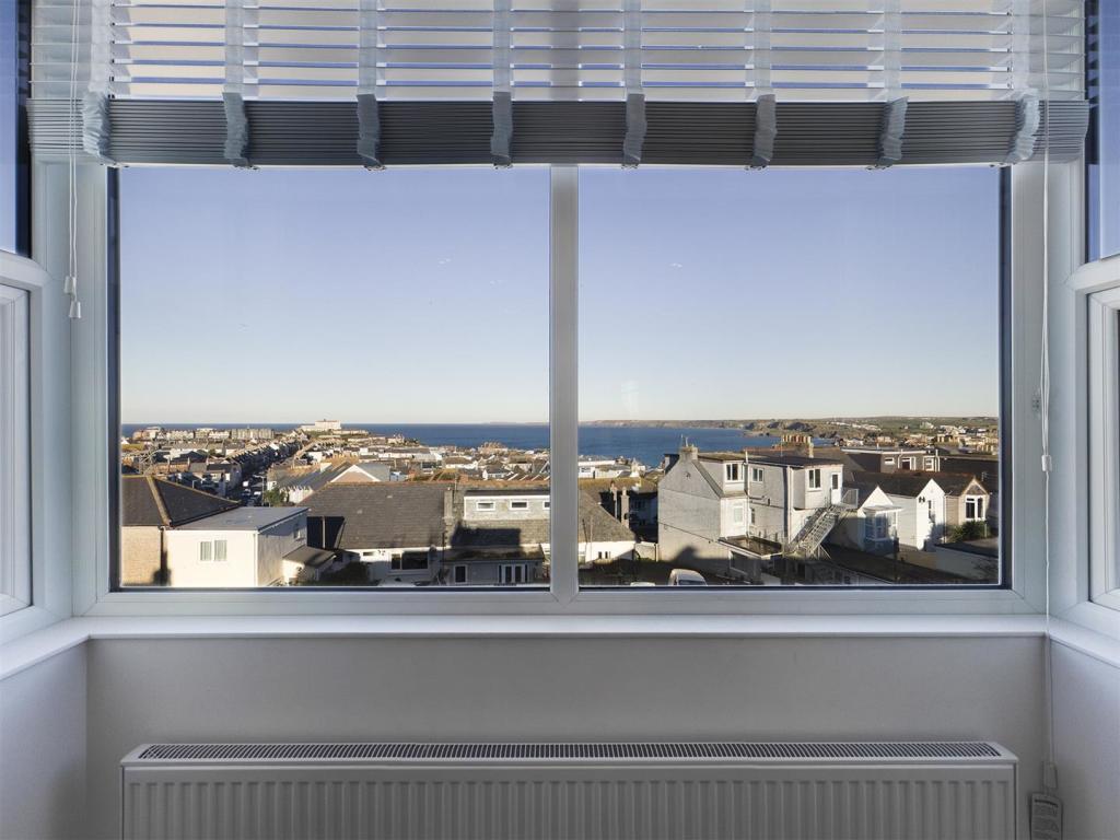 Flat 3, 128 Mount Wise View