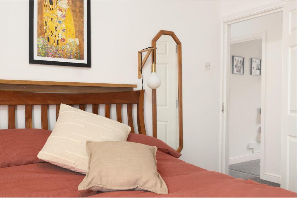 15 Stuart Street, BS5-4.jpg