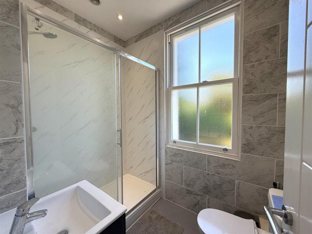 Three bedroom flat (4).JPG