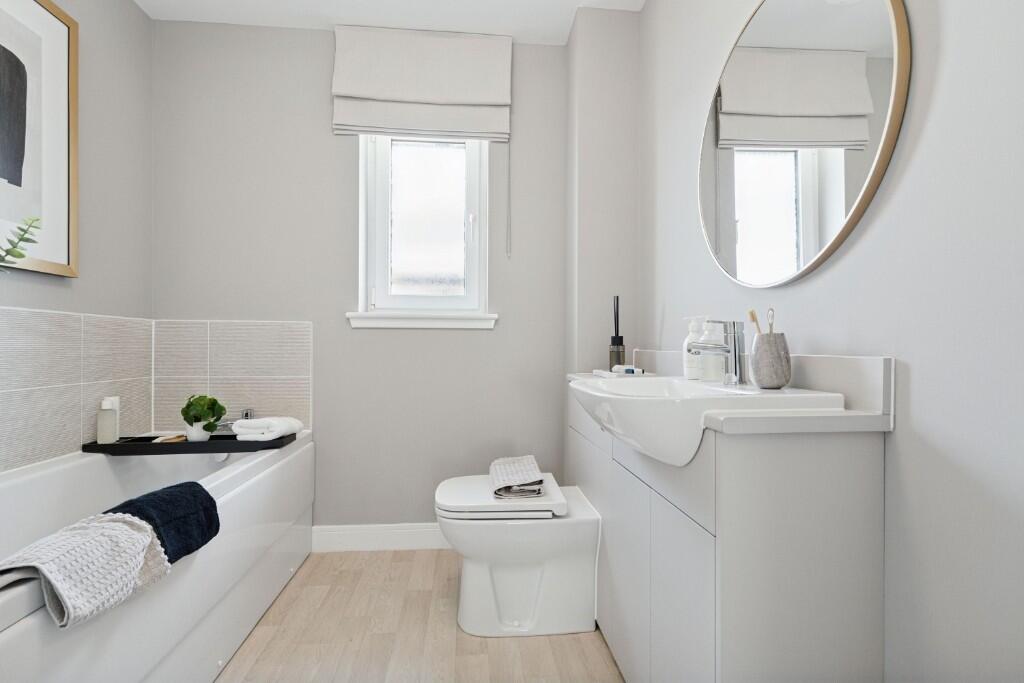 Main Bathroom 