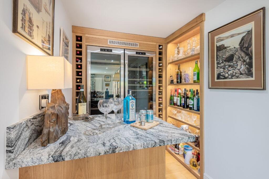 Bar (Family Dining Room)