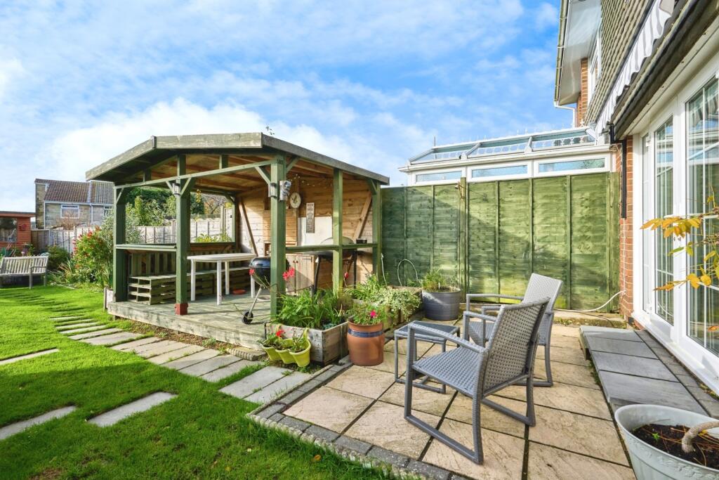 Patio &amp; Bbq Area