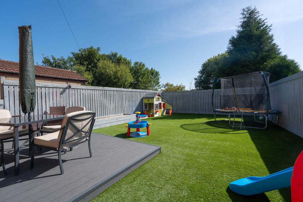 27 Carron View, M...