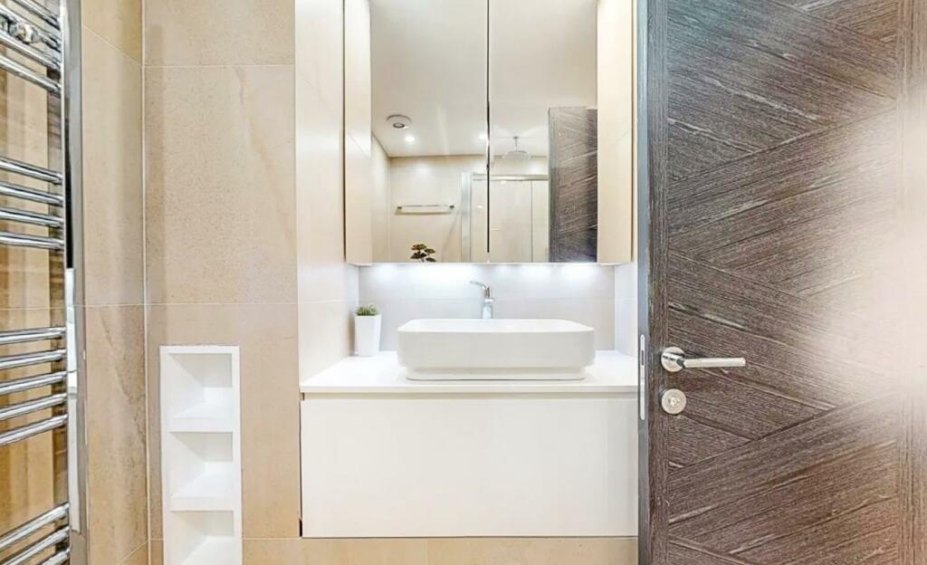 En-suite Bathroom