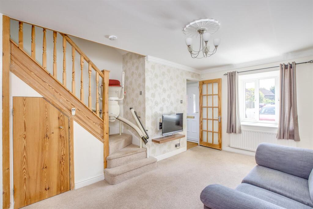 12 Parslow Close, HP21 9JD-5.jpg