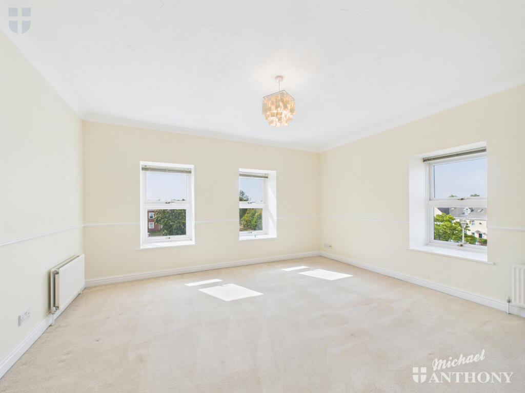 CAM03218G0-PR0739-STILL010