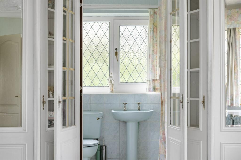 En Suite Shower Room