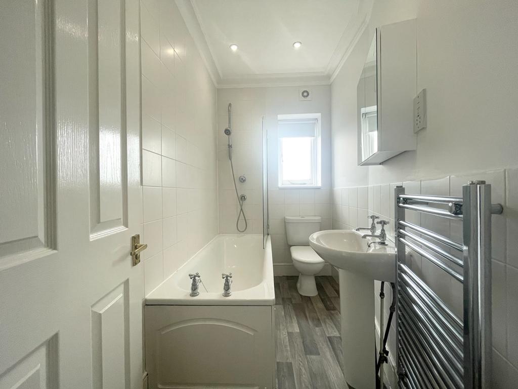 5 Bathroom.jpg