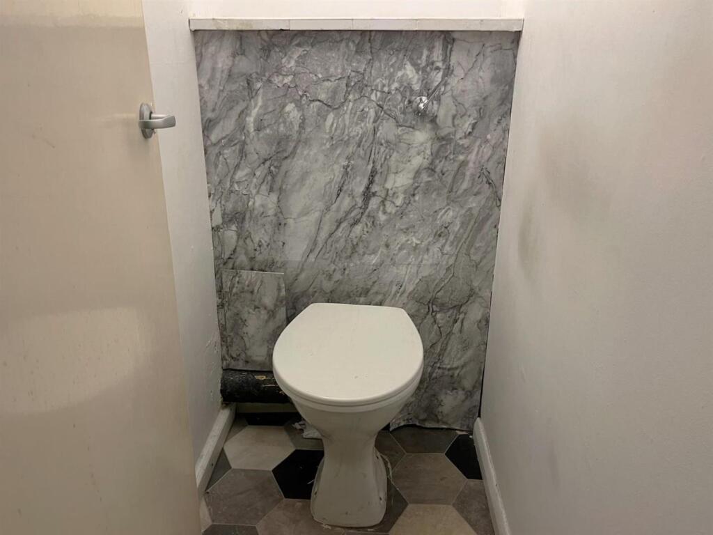 W.C, Lucas Court, Eden Harper SW11