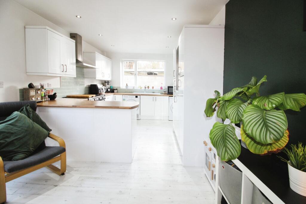 Kitchen,..JPG
