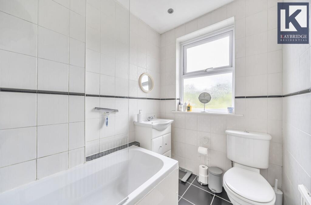 Worcester Park - KT4 8XZ