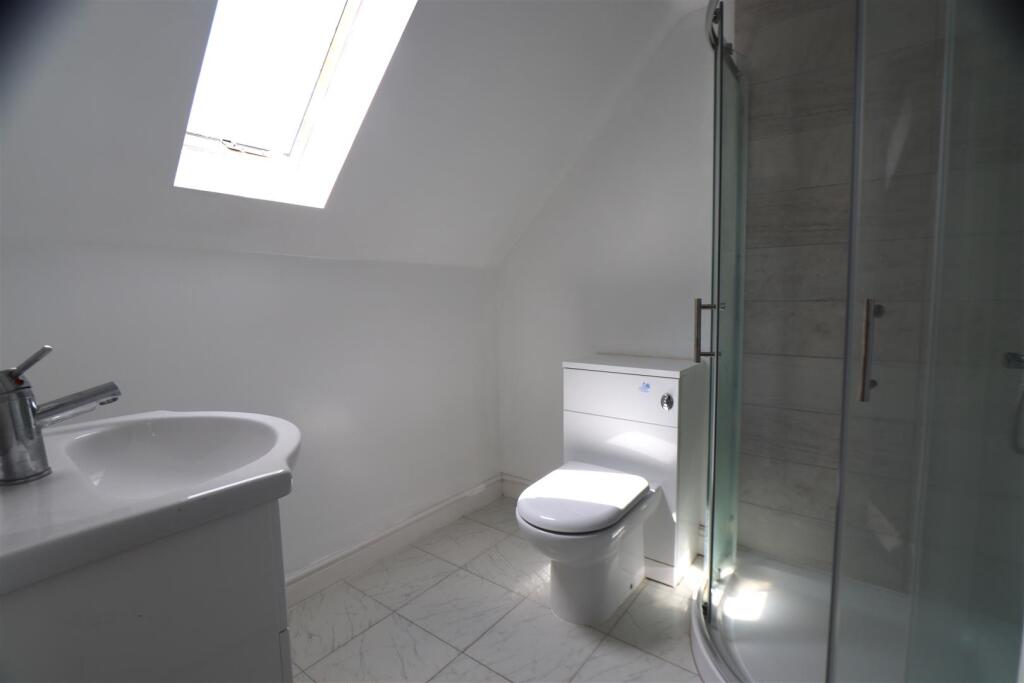 Bed 1 Ensuite.JPG