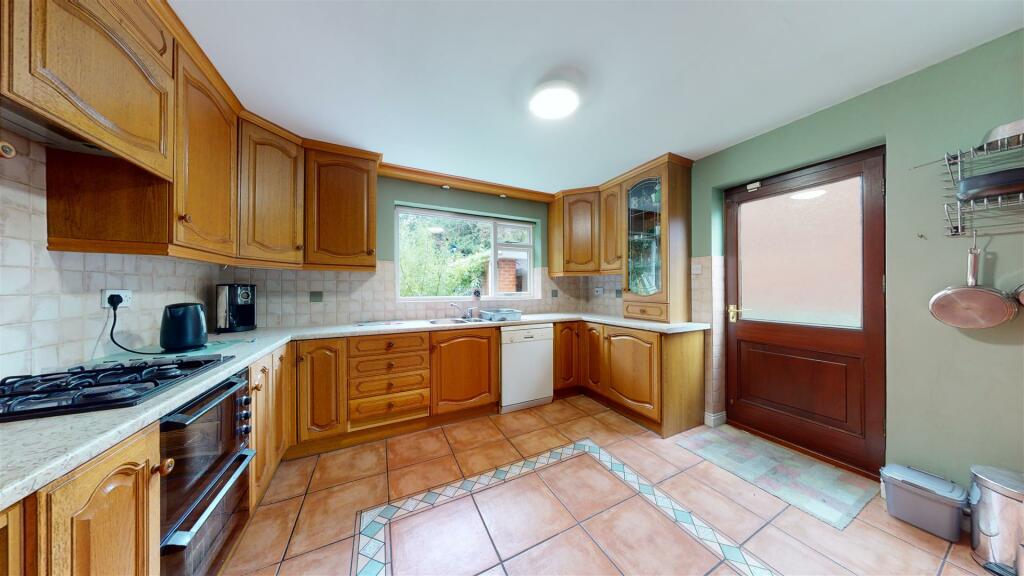 KITCHEN/BREAKFAST ROOM