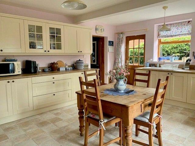 Breakfasting Kitchen