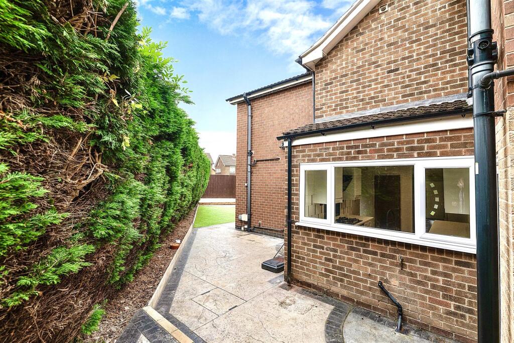 56 Appledore Avenue (5 of 33) copy.jpg