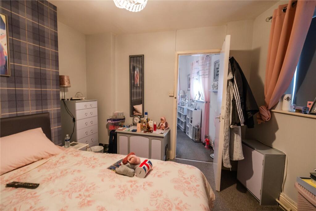 84a Bedroom (2)