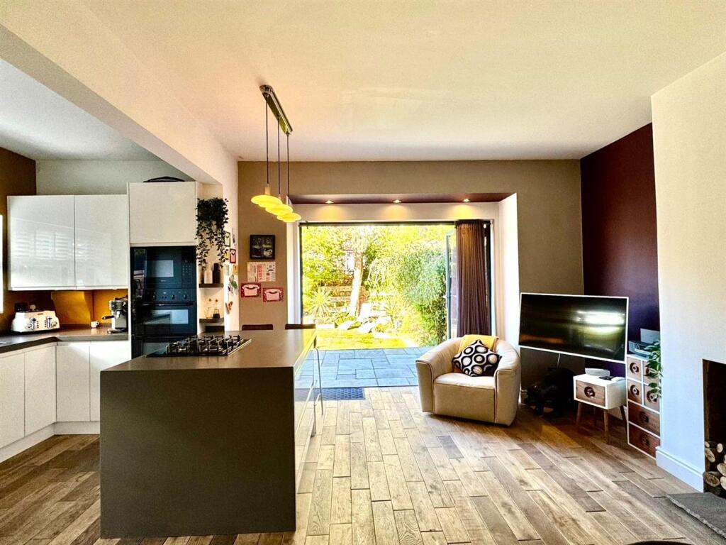 WhatsApp Image 2025-09-25 at 14.53.37 (4).jpeg