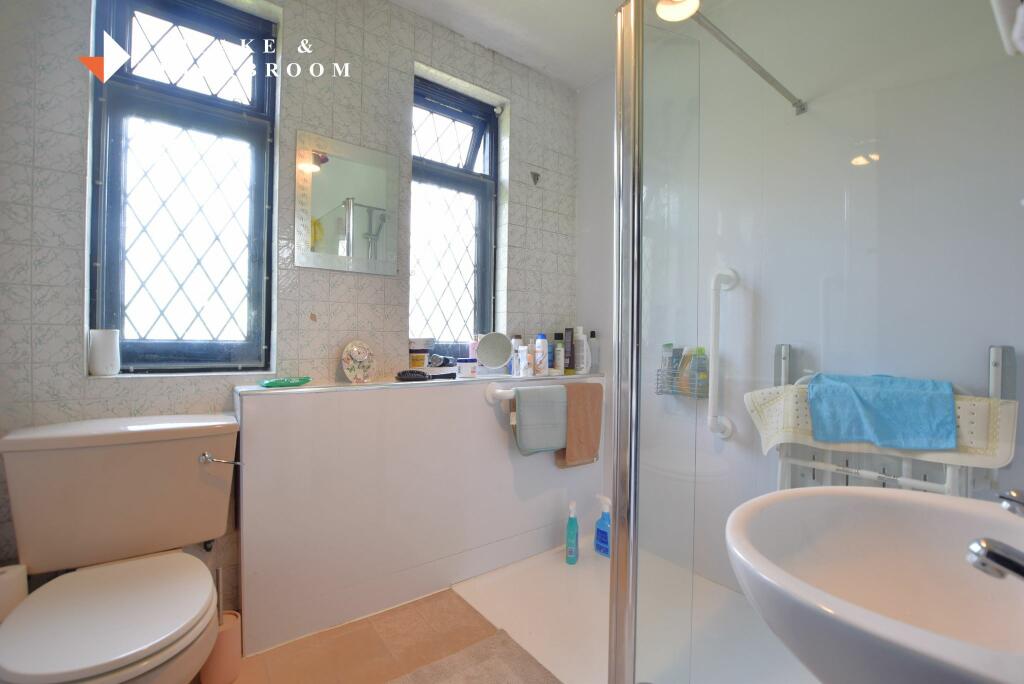 GROUND FLOOR SHOWER ROOM