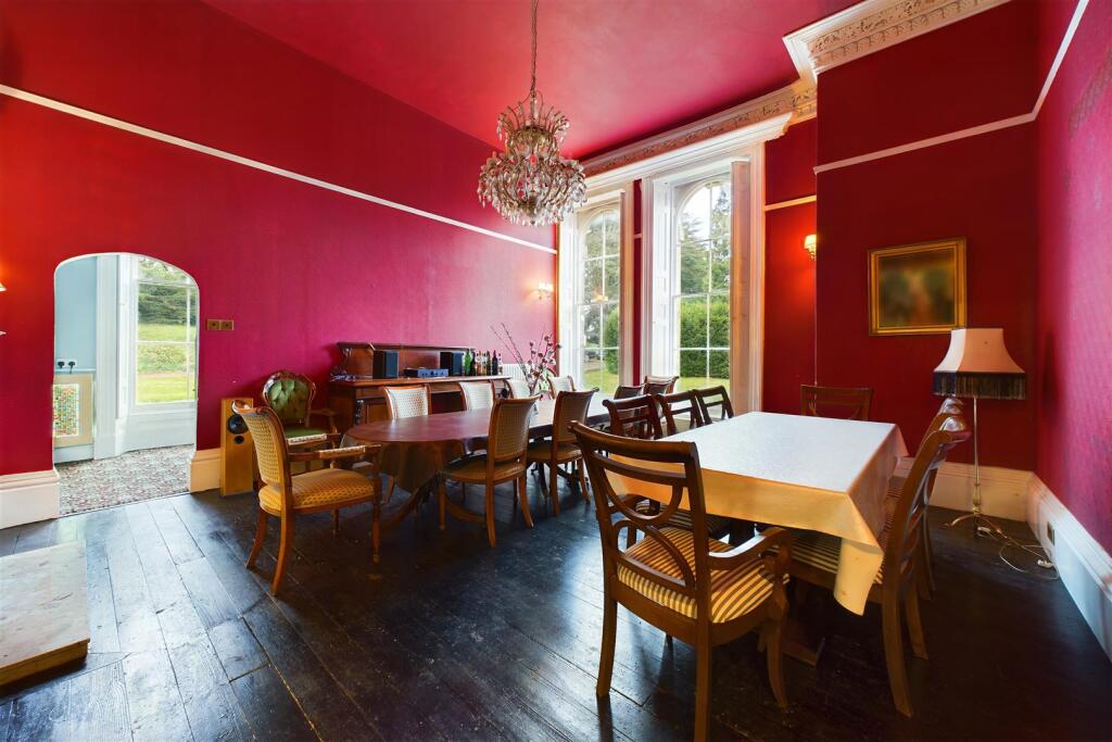 Rumwell Park, Wellington Road Rumwell, Taunton, TA